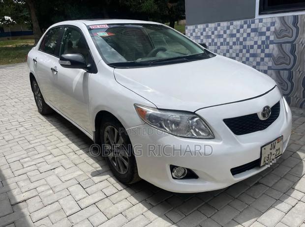 Toyota Corolla 2010 White