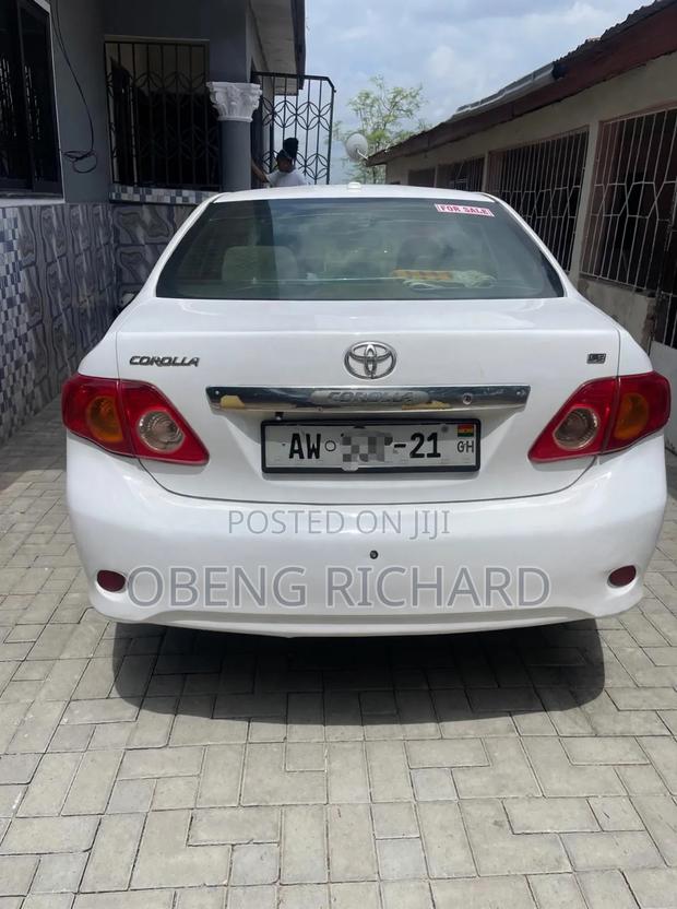 Toyota Corolla 2010 White