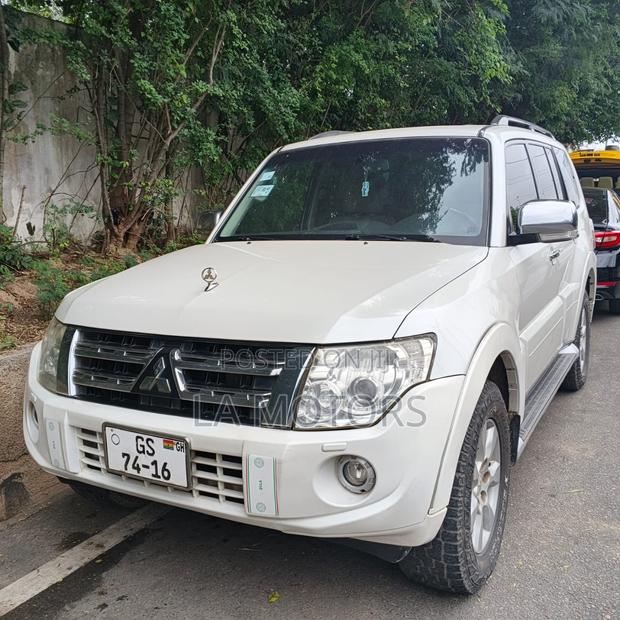 Mitsubishi Pajero 2016 White