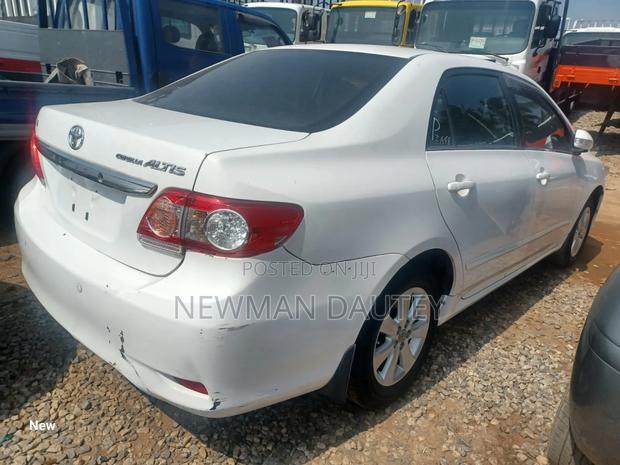 Toyota Corolla 2013 White