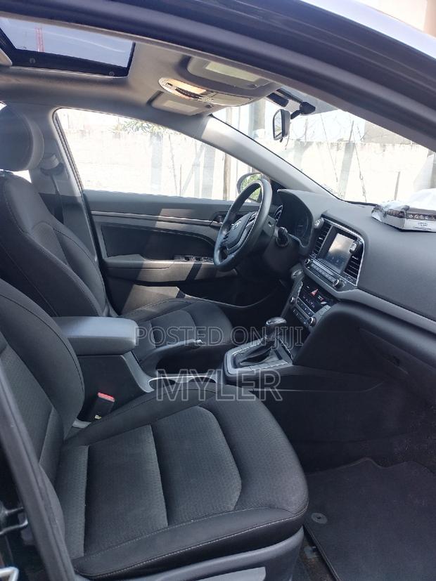 Hyundai Elantra Value Edition Sedan FWD (2.0L 4cyl 6A) 2017 Black