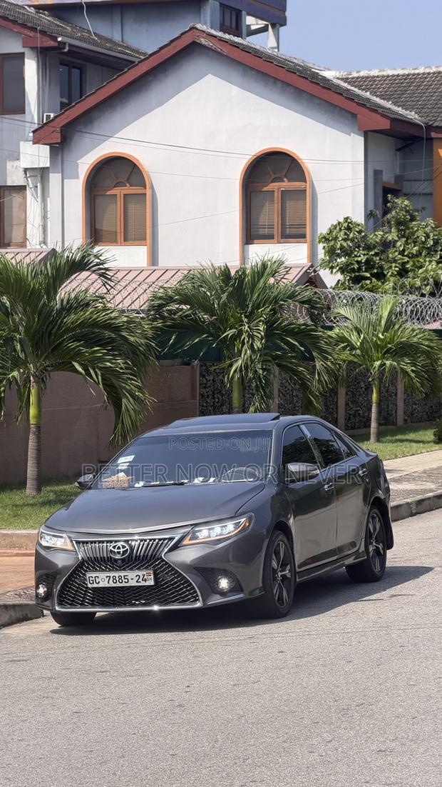 Toyota Camry SE 4dr Sedan (2.5L 4cyl 6A) 2014 Gray