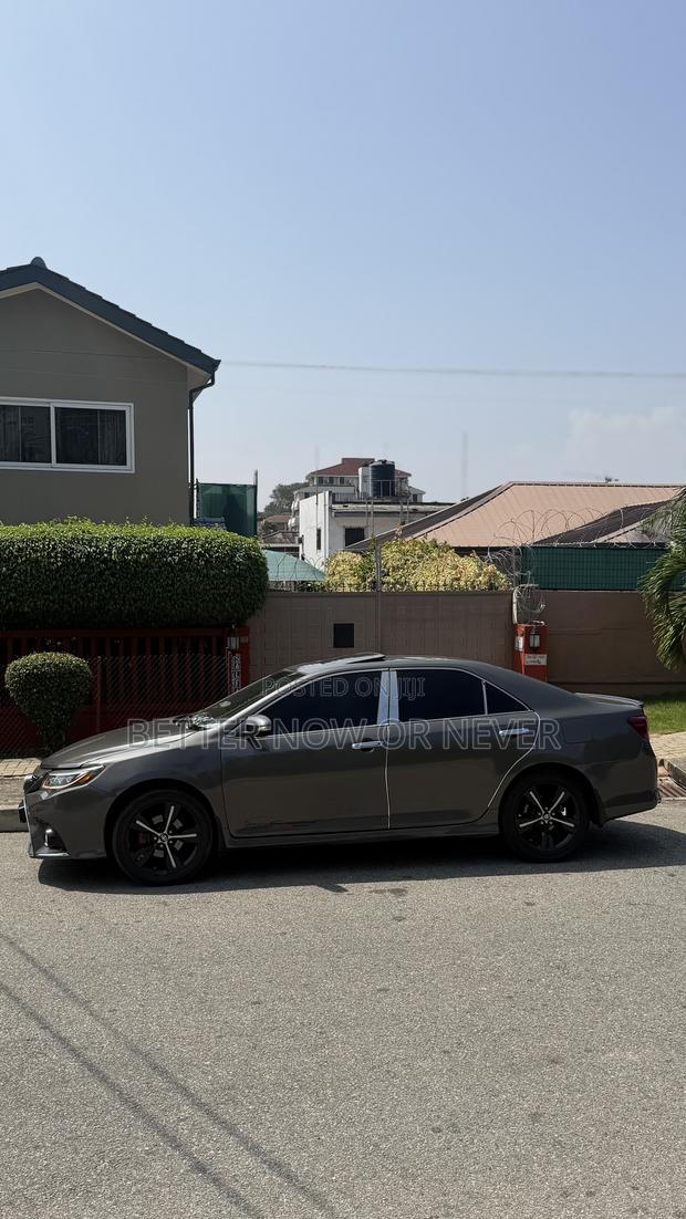 Toyota Camry SE 4dr Sedan (2.5L 4cyl 6A) 2014 Gray