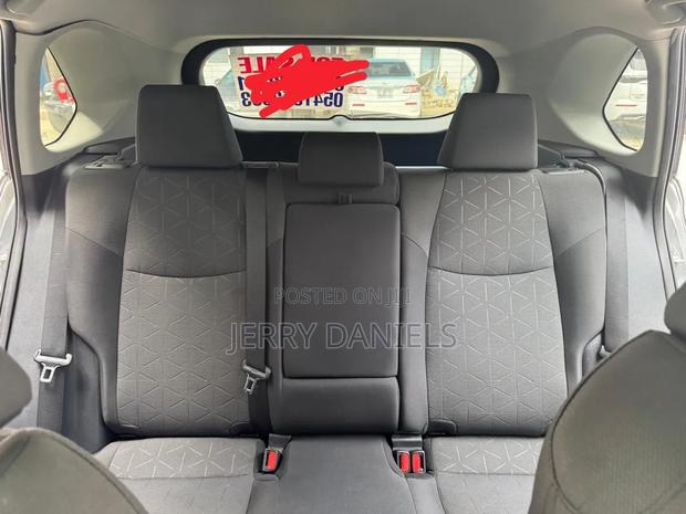 Toyota RAV4 XLE AWD 2019 Silver