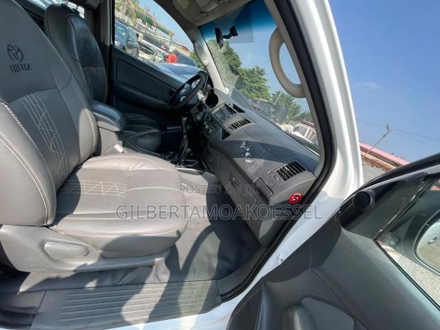Toyota Hilux 2012 White