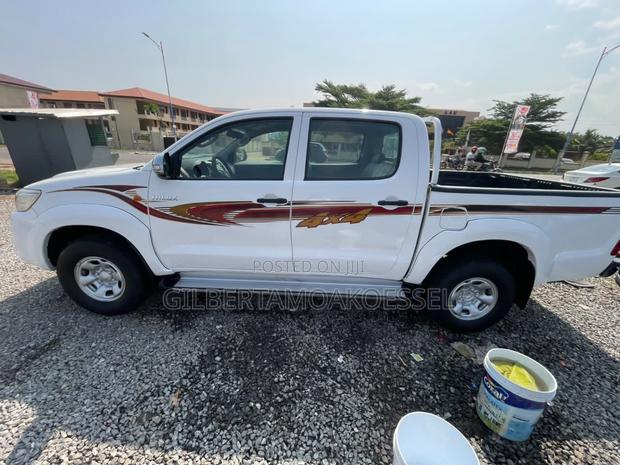 Toyota Hilux 2012 White