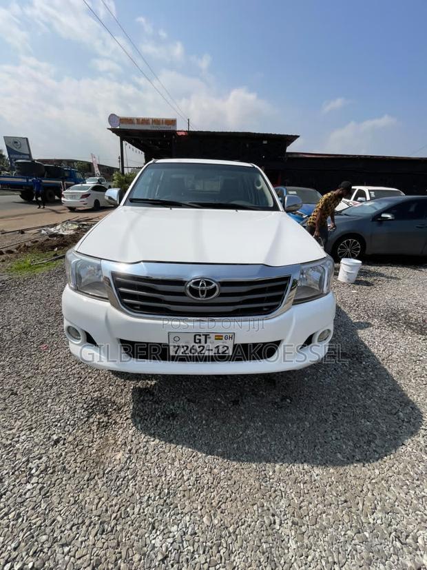 Toyota Hilux 2012 White