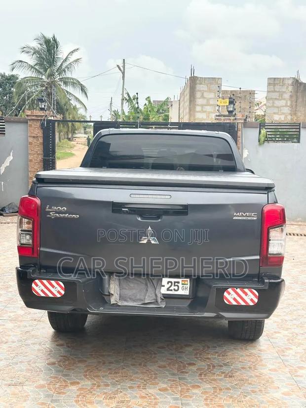 New Mitsubishi L200 2023 Gray