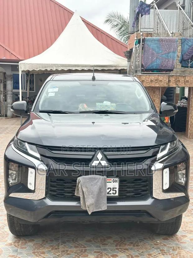 New Mitsubishi L200 2023 Gray