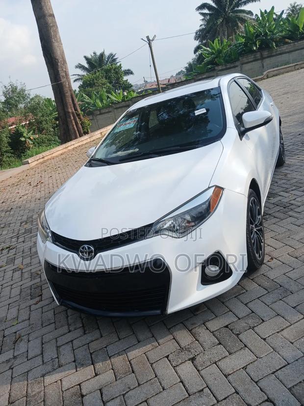 Toyota Corolla S 4dr Sedan (1.8L 4cyl CVT) 2016 White