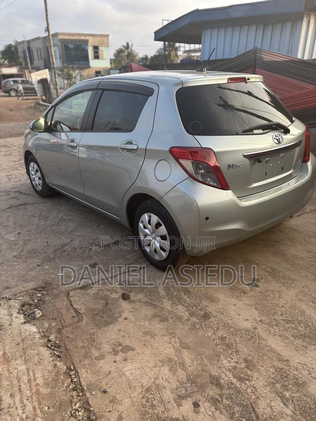 Toyota Vitz 1.3 AWD 3dr 2013 Green