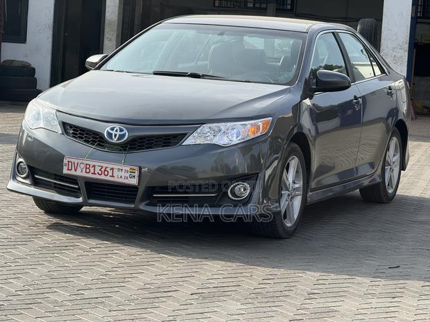 Toyota Camry SE 4dr Sedan (2.5L 4cyl 6A) 2014 Gray
