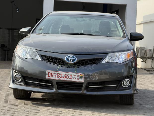 Toyota Camry SE 4dr Sedan (2.5L 4cyl 6A) 2014 Gray