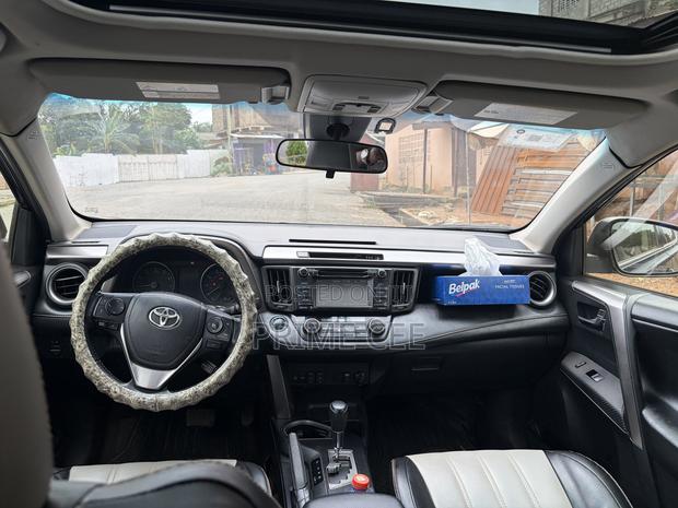 Toyota RAV4 XLE 4dr SUV (2.5L 4cyl 6A) 2018 Blue