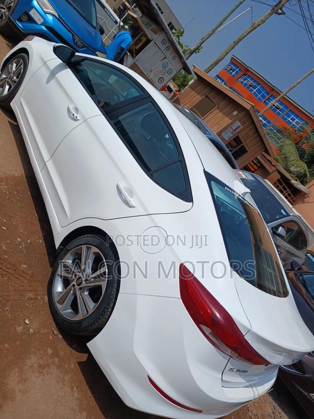 Hyundai Elantra 2018 White