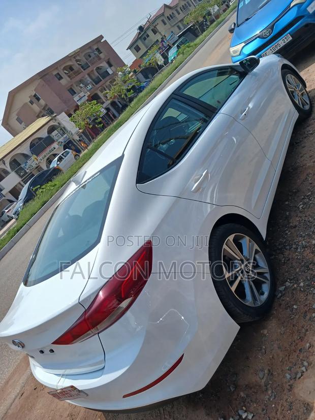 Hyundai Elantra 2018 White