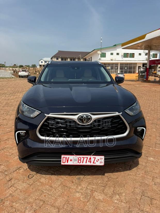 Toyota Highlander XLE AWD 2023 Blue