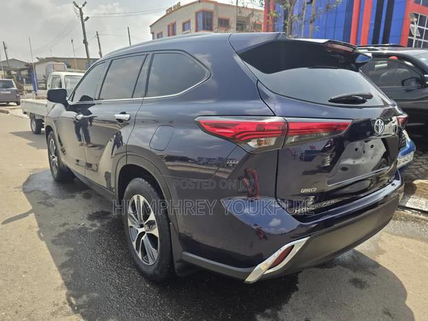 Toyota Highlander 2021 Blue