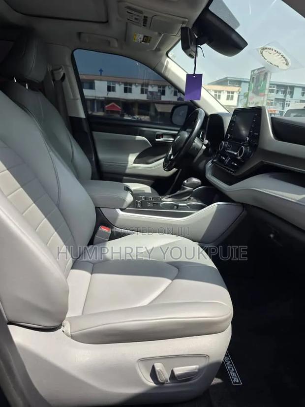 Toyota Highlander 2021 Blue
