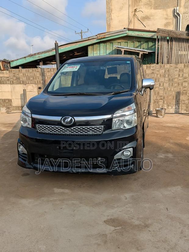 Toyota Voxy 2013 Black