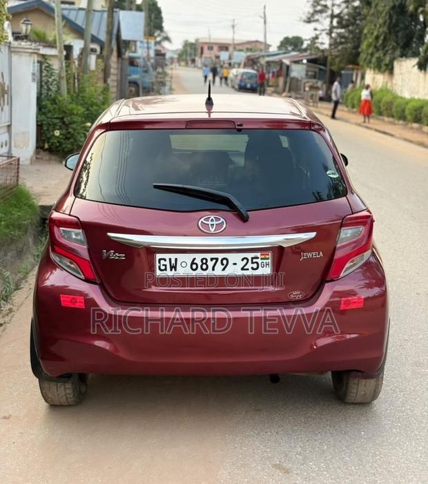 Toyota Vitz 1.3 AWD 5dr 2015 Burgundy