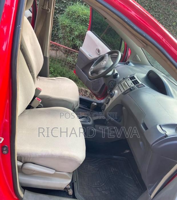 Toyota Vitz 1.3 AWD 5dr 2010 Red