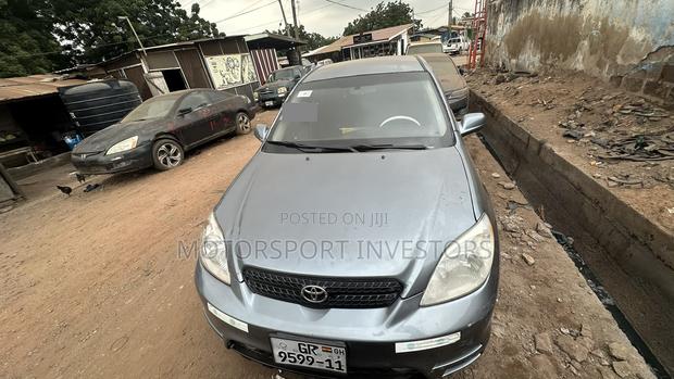 Toyota Matrix Hatchback FWD (1.8L 4cyl 5M) 2010 Gray