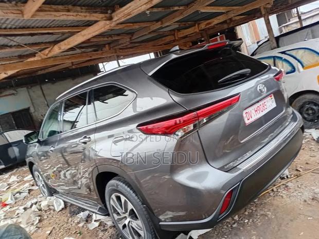 Toyota Highlander 2021 Gray