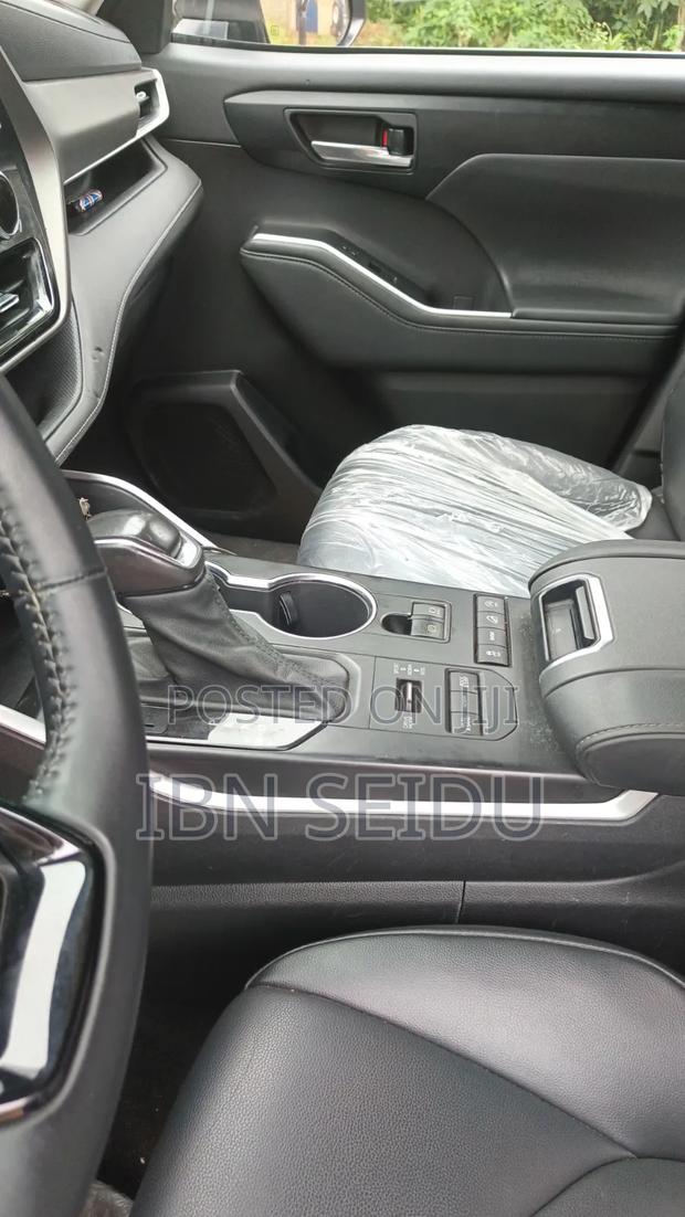 Toyota Highlander 2021 Gray