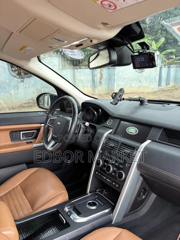 Land Rover Discovery Sport 2019 White