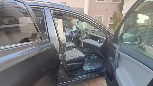 Toyota RAV4 XLE AWD (2.5L 4cyl 6A) 2017 Gray