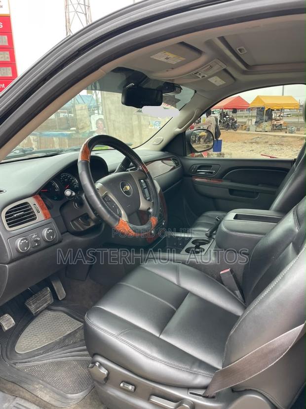 Chevrolet Suburban LT 4dr SUV 4WD (5.3L 8cyl 6A) 2015 Black