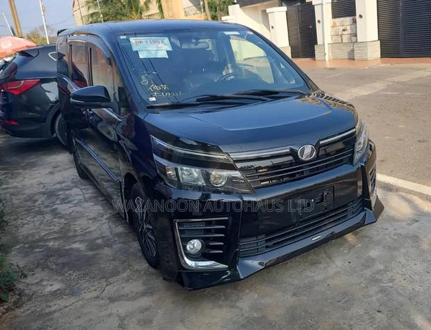 Toyota Voxy 2014 Black
