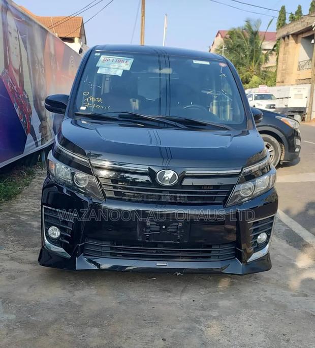 Toyota Voxy 2014 Black