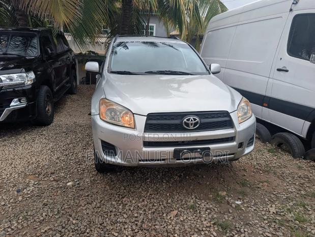 Toyota RAV4 2010 Silver