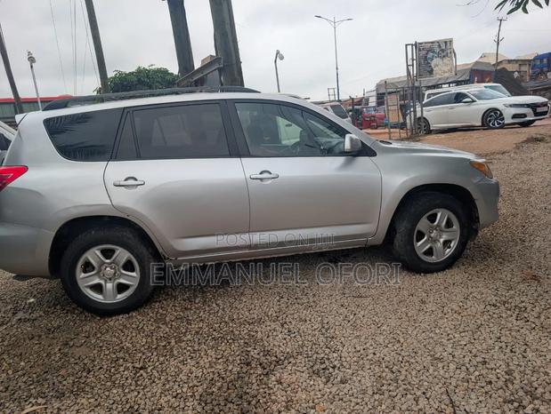 Toyota RAV4 2010 Silver