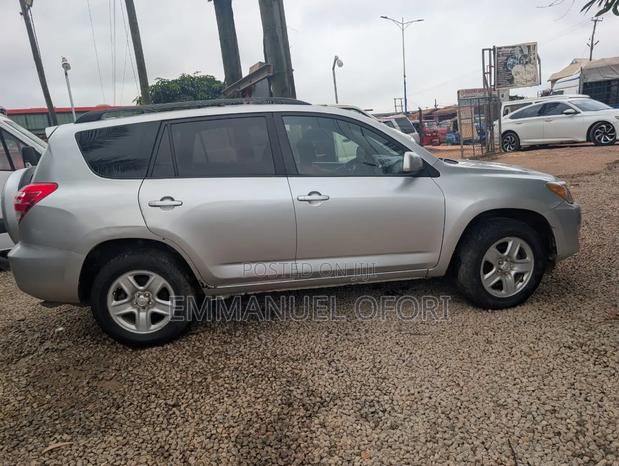 Toyota RAV4 2010 Silver