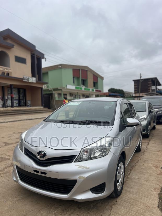 Toyota Vitz 1.3 AWD 3dr 2013 Silver