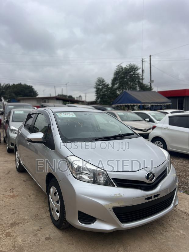 Toyota Vitz 1.3 AWD 3dr 2013 Silver