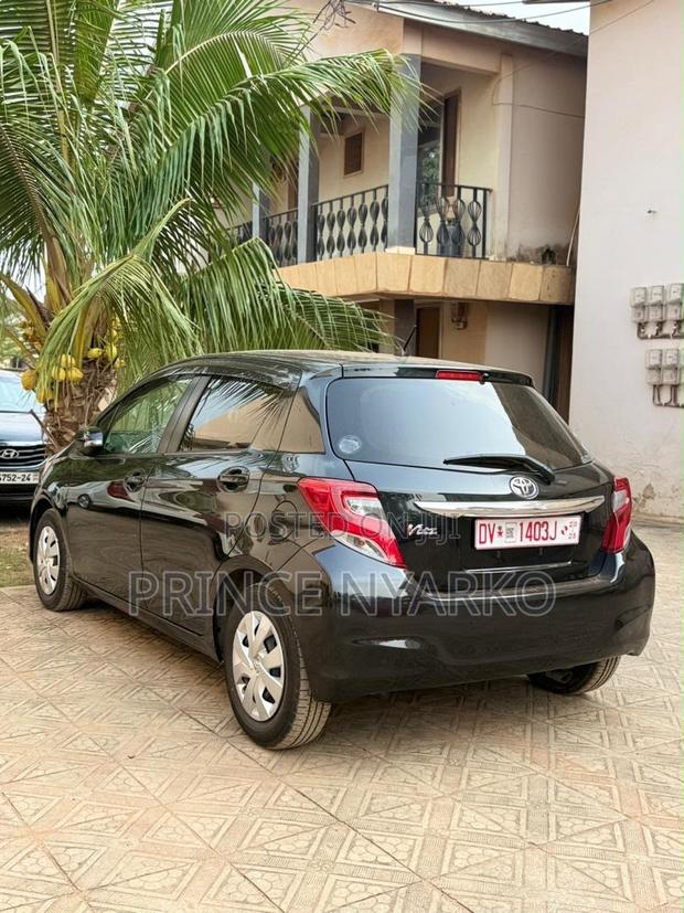 Toyota Vitz 1.3 AWD 3dr 2015 Black
