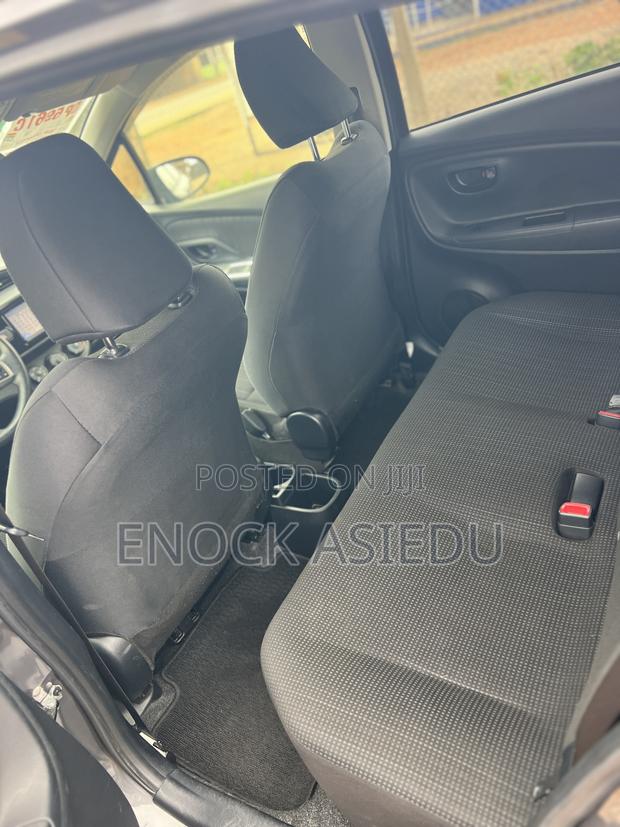 Toyota Vitz 1.3 AWD 3dr 2015 Gray