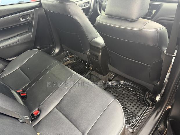 Toyota Corolla XLE (1.8L 4cyl 2A) 2019 Black