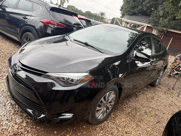 Toyota Corolla XLE (1.8L 4cyl 2A) 2019 Black