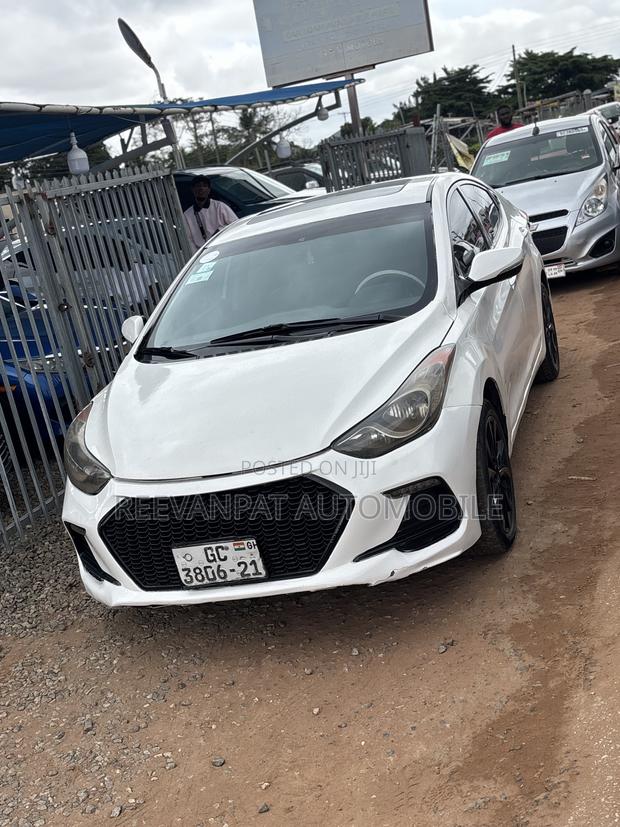 Hyundai Elantra Limited Sedan FWD (1.8L 4cyl 6A) 2013 White
