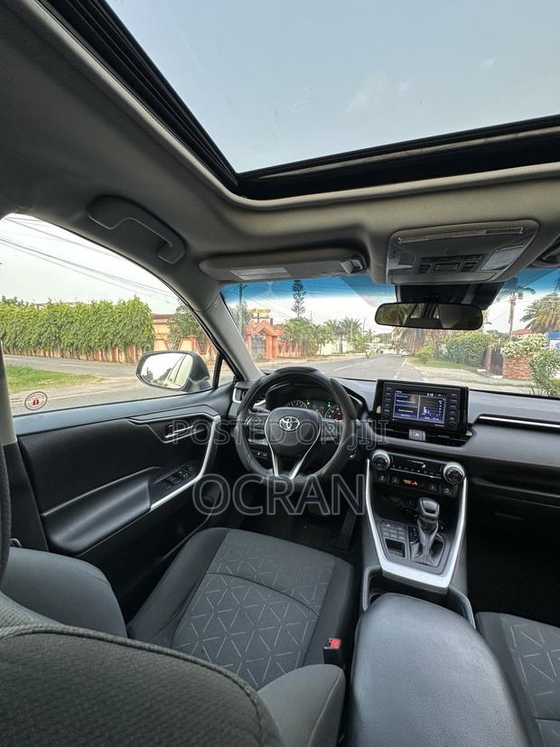 Toyota RAV4 XLE 2021 Black