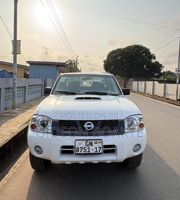 Nissan Hardbody 2017 White