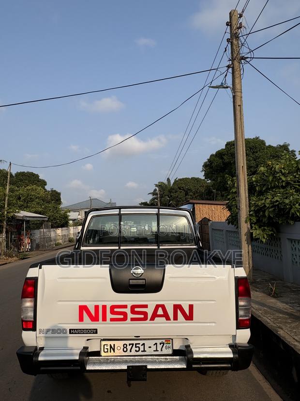 Nissan Hardbody 2017 White