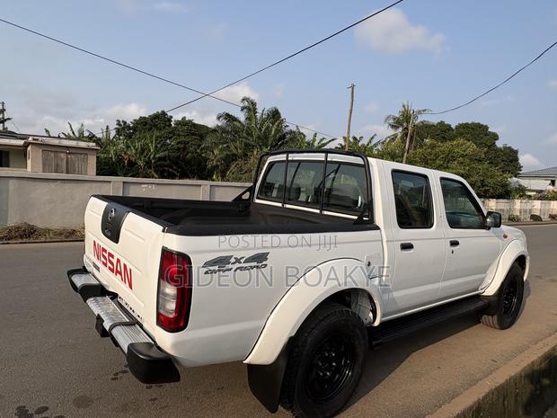 Nissan Hardbody 2017 White