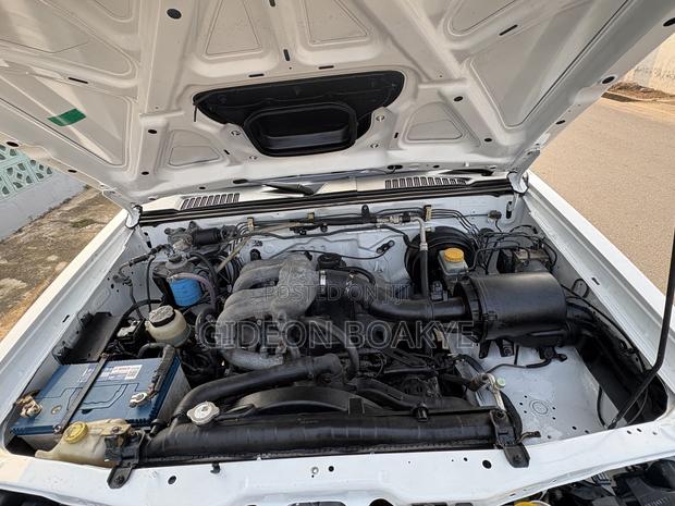 Nissan Hardbody 2017 White