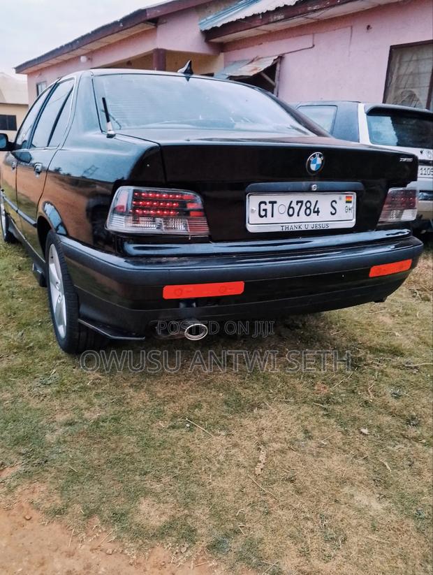 BMW 328i 1999 Black
